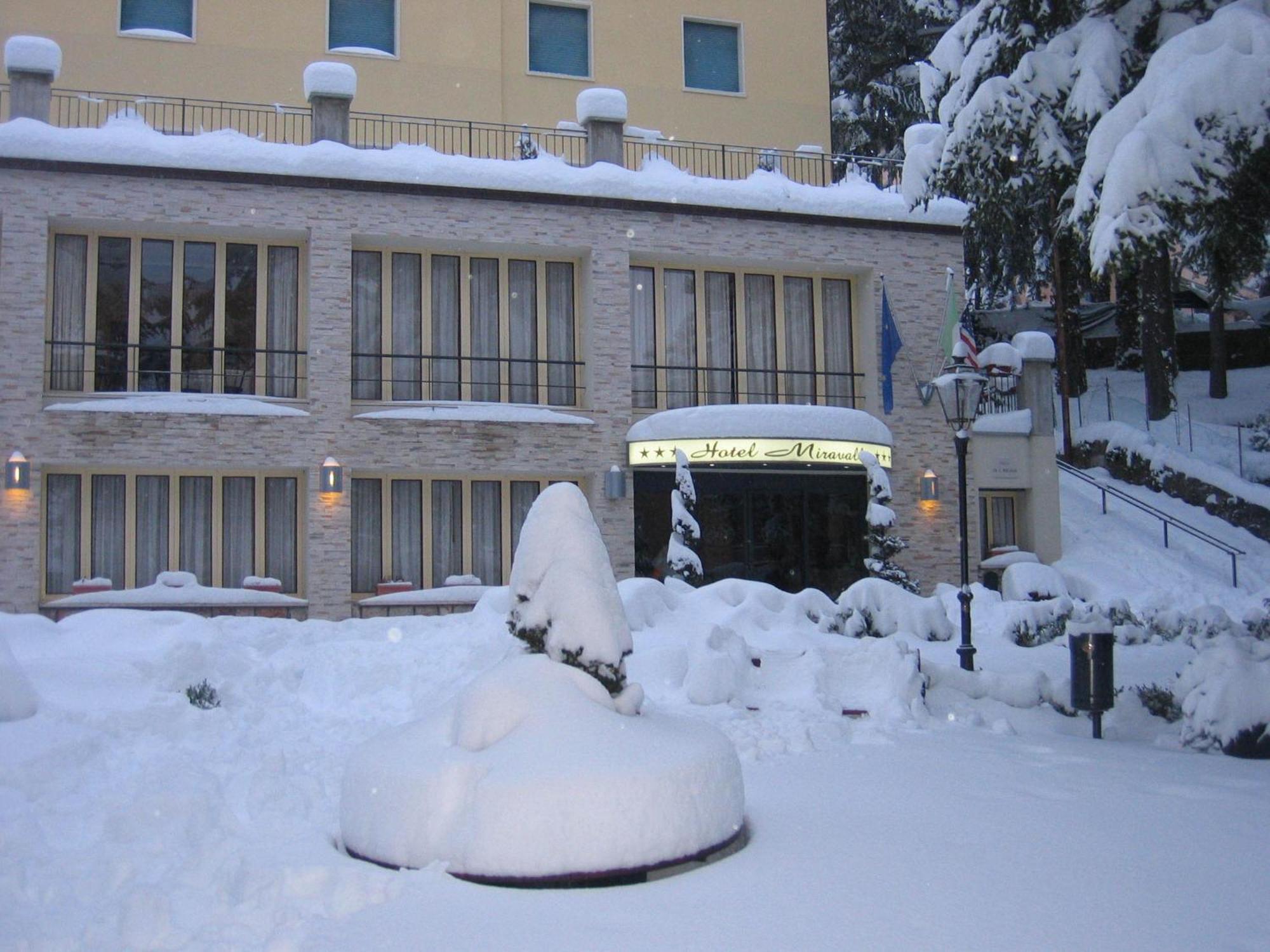 Hotel Miravalle 2000 Lizzano In Belvedere Exteriör bild