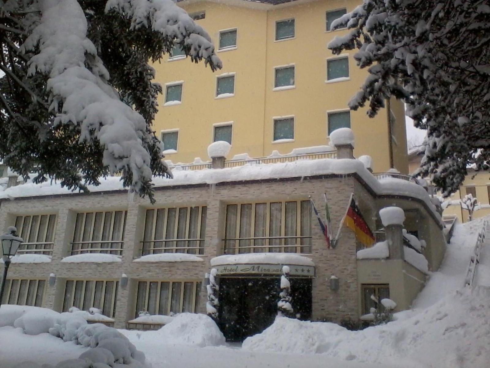 Hotel Miravalle 2000 Lizzano In Belvedere Exteriör bild